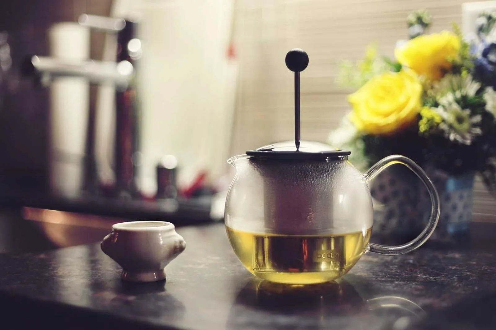 Tasse de thé sur une table